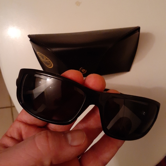 Ray Bans Shades w/ case - Picture 4 of 4